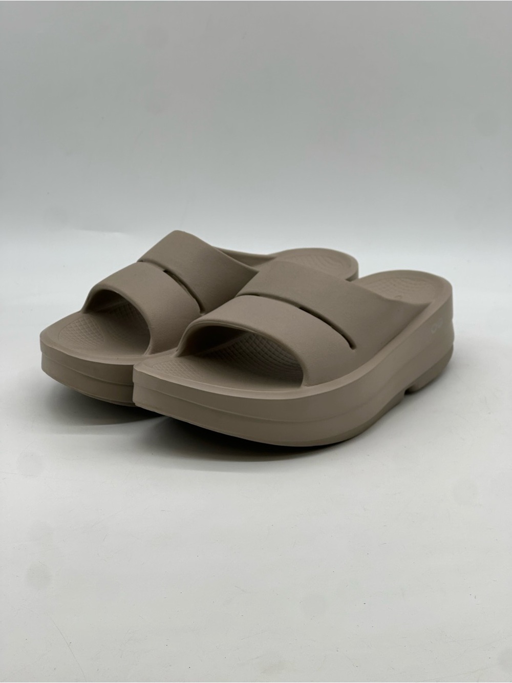 OOFOS OOmega OOahh Wedge Sandals. Size 8 - Picture 4 of 10